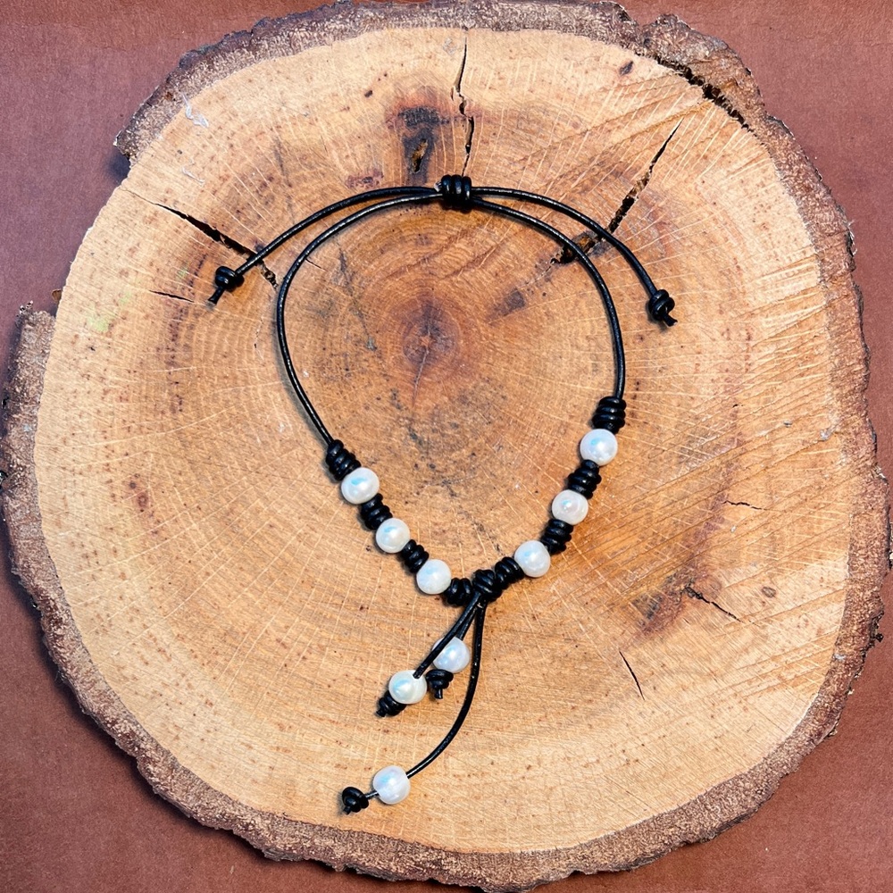 Freshwater pearl and leather adjustable bracelet or ankle bracelet